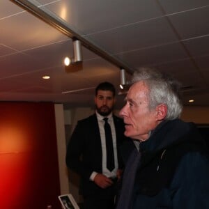 Exclusif - Alain-Fabien Delon reçoit la visite de son oncle Jean-François Delon en présence de sa compagne Capucine Anav lors de la dédicace de son roman "De la race des seigneurs" aux éditions Stock à la FNAC des Ternes à Paris le 14 février 2019. © Sébastien Valiela/Bestimage