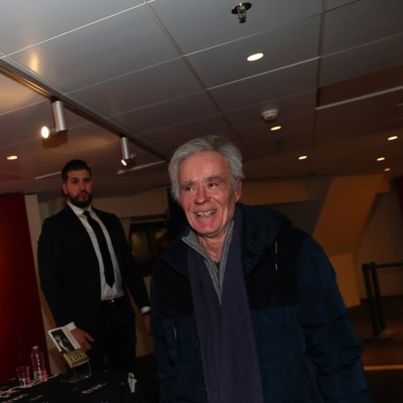 Exclusif - Alain-Fabien Delon reçoit la visite de son oncle Jean-François Delon en présence de sa compagne Capucine Anav lors de la dédicace de son roman "De la race des seigneurs" aux éditions Stock à la FNAC des Ternes à Paris le 14 février 2019. © Sébastien Valiela/Bestimage