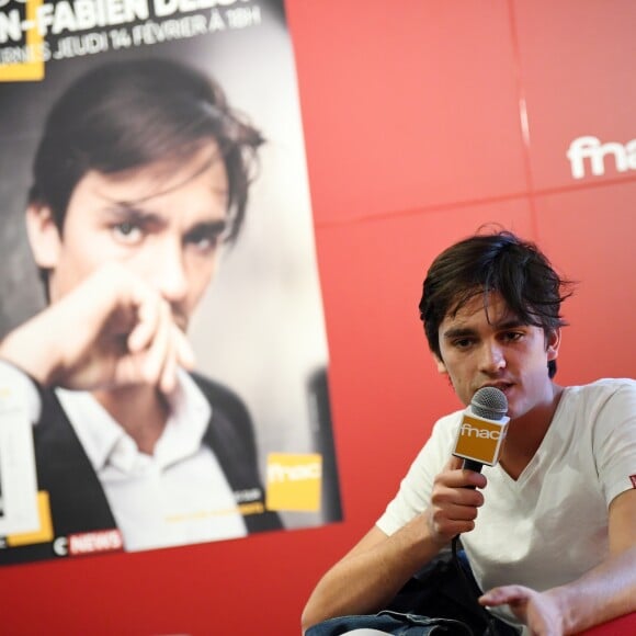 Exclusif - Alain-Fabien Delon dédicace son roman "De la race des seigneurs" aux éditions Stock à la FNAC des Ternes à Paris le 14 février 2019. © Sébastien Valiela/Bestimage