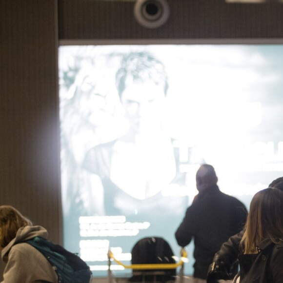 Semi-exclusif - Hailey Baldwin Bieber arrive à l'aéroport de Paris-Charles-de-Gaulle (CDG) pour la Fashion Week de Paris, France, le 3 mars 2019.  Semi-Exclusive - Hailey Baldwin Bieber arrives at Paris-Charles-de-Gaulle (CDG) airport during the Fashion Week Paris, France, on March 3, 2019.03/03/2019 - Paris