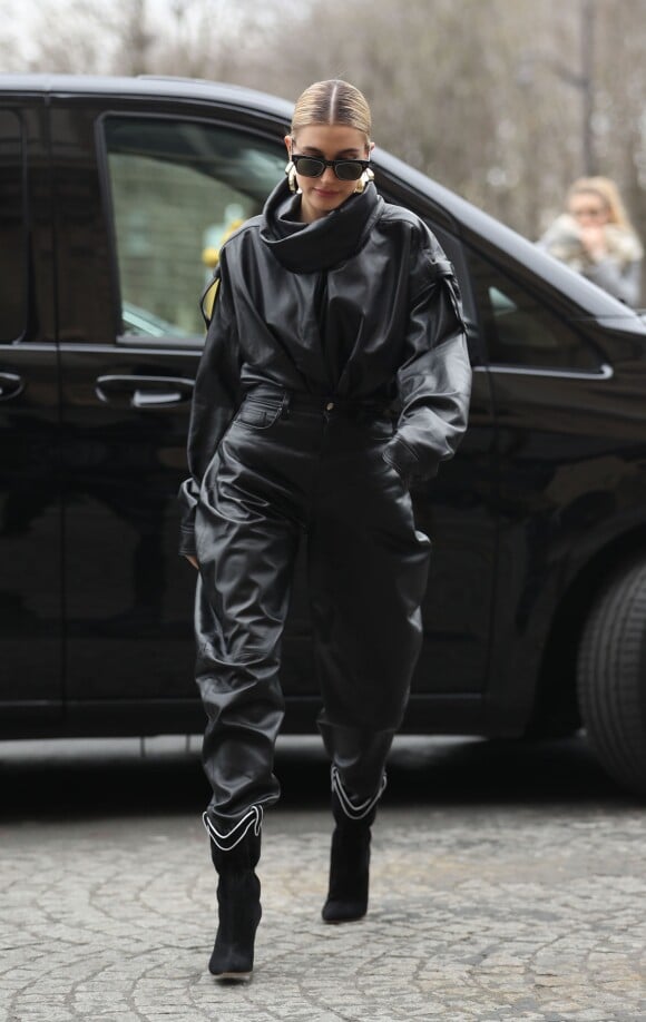 Hailey Baldwin Bieber arrive à l'hôtel de Crillon lors de la Fashion Week de Paris, France, le 3 mars 2019.  Hailey Baldwin Bieber is seen arriving Crillon during the Paris Fashion Week, on March 3, 2019.03/03/2019 - Paris