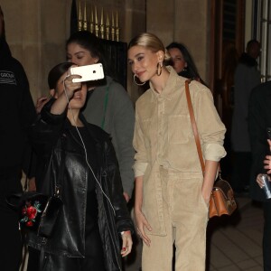 Hailey Baldwin Bieber à la sortie de son hôtel lors de la fashion week à Paris, le 3 mars 2019.  Hailey Baldwin Bieber is seen leaving her hotel during the fashion week in Paris, France, on March 3rd 2019.03/03/2019 - Paris