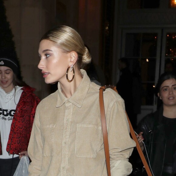 Hailey Baldwin Bieber à la sortie de son hôtel lors de la fashion week à Paris, le 3 mars 2019.  Hailey Baldwin Bieber is seen leaving her hotel during the fashion week in Paris, France, on March 3rd 2019.03/03/2019 - Paris