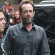 Luke Perry arrive au bâtiment AOL à New York, le 8 octobre 2018.