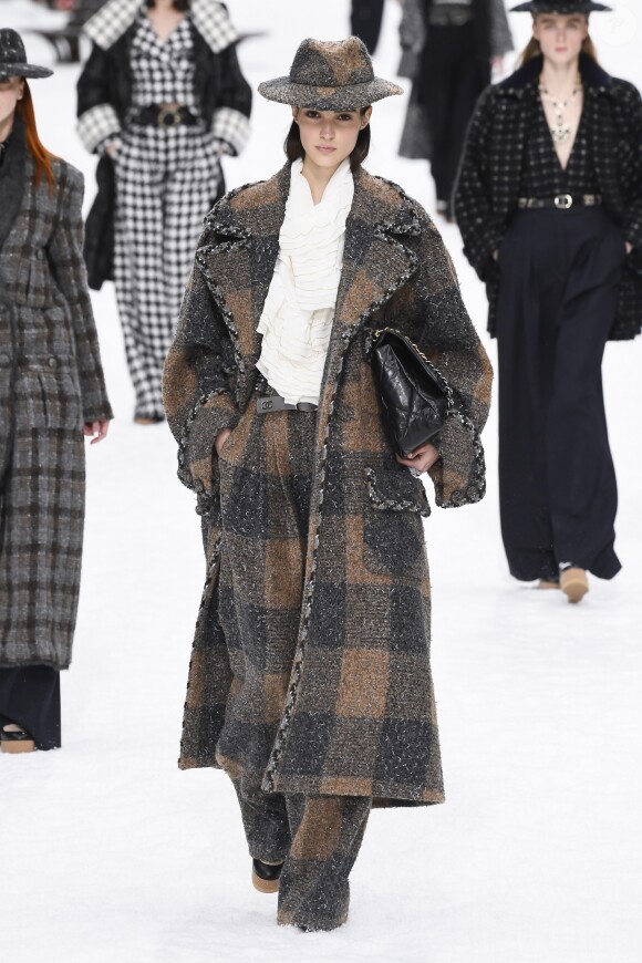 Défilé de mode Chanel collection prêt-à-porter Automne-Hiver au Grand Palais lors de la fashion week à Paris, le 5 mars 2019.