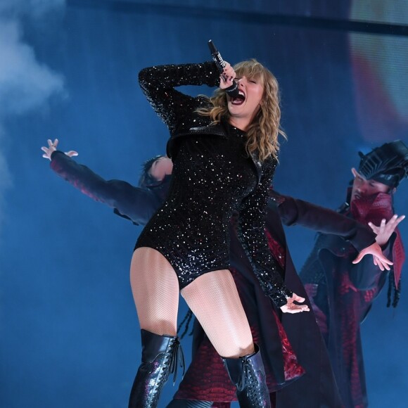 Taylor Swift en concert lors de sa tournée 'Reputation Tour' au Hard Rock Stadium à Miami Gardens en Floride, le 19 aout 2018.