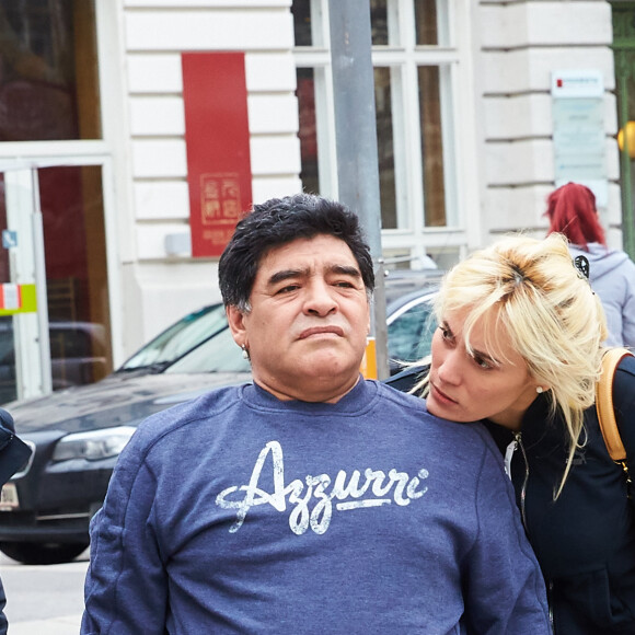Maradona et sa petite amie Rocio Olivia - Exclusif - Le prince Ali de Jordanie, troisième fils du roi Hussein, et demi-frère du roi Abdallah II se promène avec Diego Maradona et sa petite amie Rocio Olivia dans les rues de Vienne, le 27 mars 2015.