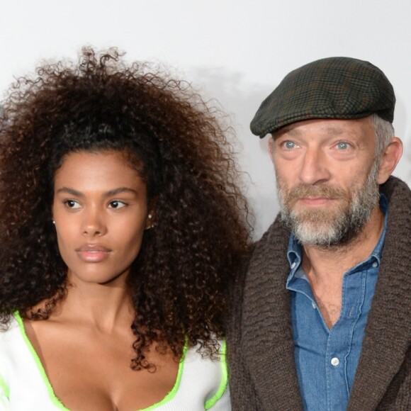 Vincent Cassel et sa femme Tina Kunakey - Photocall du "Etam Live Show 2018" aux Beaux-Arts à Paris, le 25 septembre 2018. © Rachid Bellak/Bestimage