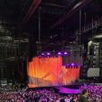 7000 fans attendent impatiemment que la chanteuse Nicki Minaj vienne se produire sur la scène de l'Arkéa Arena à Bordeaux le 9 mars 2019.