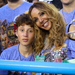 Cathy Guetta et son fils Tim Elvis sont venus assister au défilé des meilleures écoles de samba, celle du groupe spécial. Ils ont assisté aux défilés dans la loge "King" une loge haut de gamme où de nombreuses personnalités viennent assister au carnaval de Rio. Rio de Janeiro le 4 Mars 2019. © Denis Raphaël / Carnavalderio.fr / Bestimage