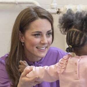 Catherine (Kate) Middleton, duchesse de Cambridge visite le centre Henry Fawcett pour enfants à Londres le 12 mars 2019.