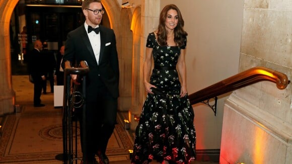 Kate Middleton en robe "modifiée" face à Victoria Beckham et David en amoureux