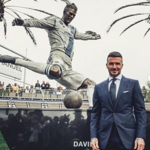 David Beckham a inauguré sa statue devant le stade du Los Angeles Galaxy le 2 mars 2019, en présence de sa femme Victoria et ses parents.