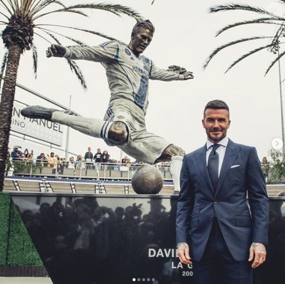 David Beckham a inauguré sa statue devant le stade du Los Angeles Galaxy le 2 mars 2019, en présence de sa femme Victoria et ses parents.