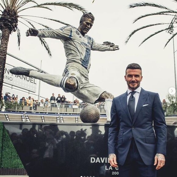 David Beckham a inauguré sa statue devant le stade du Los Angeles Galaxy le 2 mars 2019, en présence de sa femme Victoria et ses parents.