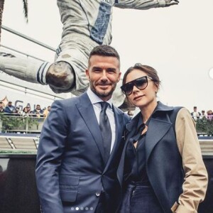 David Beckham a inauguré sa statue devant le stade du Los Angeles Galaxy le 2 mars 2019, en présence de sa femme Victoria et ses parents.