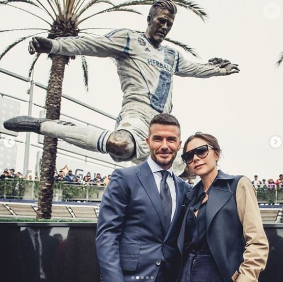 David Beckham a inauguré sa statue devant le stade du Los Angeles Galaxy le 2 mars 2019, en présence de sa femme Victoria et ses parents.