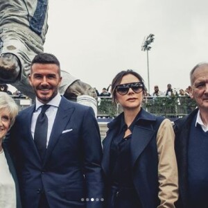 David Beckham a inauguré sa statue devant le stade du Los Angeles Galaxy le 2 mars 2019, en présence de sa femme Victoria et ses parents.