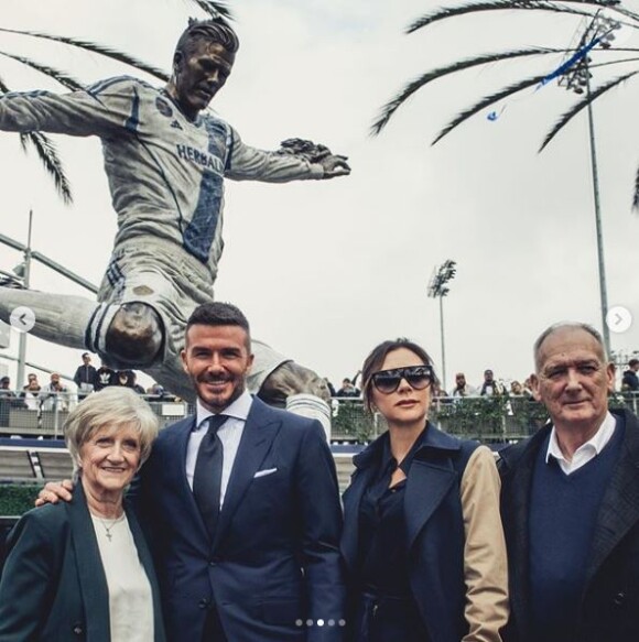 David Beckham a inauguré sa statue devant le stade du Los Angeles Galaxy le 2 mars 2019, en présence de sa femme Victoria et ses parents.