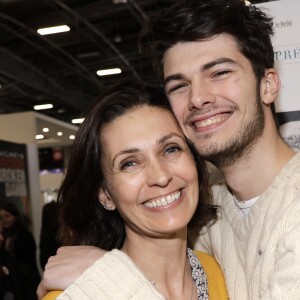 Adeline Blondieau avec son fils Aïtor - Salon du livre de Paris porte de Versailles le 14 mars 2019. © Cédric Perrin/Bestimage