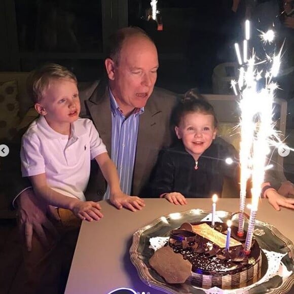 Charlene de Monaco publie des photos de l'anniversaire de son époux Albert de Monaco qui a fêté ses 61 ans avec leurs jumeaux Jacques et Gabriella. Instagram, le 14 mars 2019.