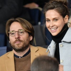 Ophelie Meunier et son compagnon Mathieu Vergne dans les tribunes du parc des Princes lors du match de football de ligue 1, opposant le Paris Saint-Germain (PSG) contre l'Olympique de Marseille (OM) à Paris, France, le 17 mars 2019. Le PSG a gagné 3-1.