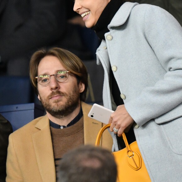 Ophelie Meunier et son compagnon Mathieu Vergne dans les tribunes du parc des Princes lors du match de football de ligue 1, opposant le Paris Saint-Germain (PSG) contre l'Olympique de Marseille (OM) à Paris, France, le 17 mars 2019. Le PSG a gagné 3-1.