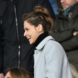 Ophelie Meunier et son compagnon Mathieu Vergne dans les tribunes du parc des Princes lors du match de football de ligue 1, opposant le Paris Saint-Germain (PSG) contre l'Olympique de Marseille (OM) à Paris, France, le 17 mars 2019. Le PSG a gagné 3-1.