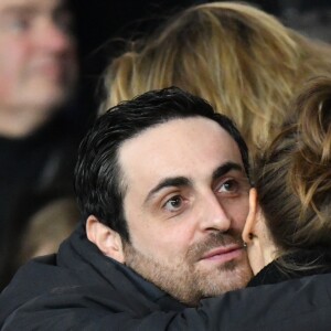 Camille Combal et Ophelie Meunier dans les tribunes du parc des Princes lors du match de football de ligue 1, opposant le Paris Saint-Germain (PSG) contre l'Olympique de Marseille (OM) à Paris, France, le 17 mars 2019. Le PSG a gagné 3-1.