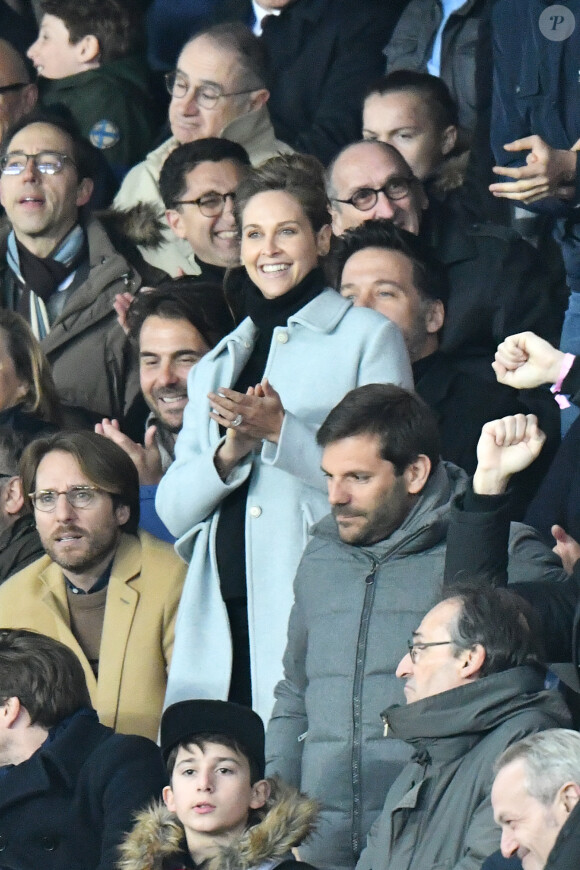 Ophelie Meunier et son mari Mathieu Vergne dans les tribunes du parc des Princes lors du match de football de ligue 1, opposant le Paris Saint-Germain (PSG) contre l'Olympique de Marseille (OM) à Paris, France, le 17 mars 2019. Le PSG a gagné 3-1.