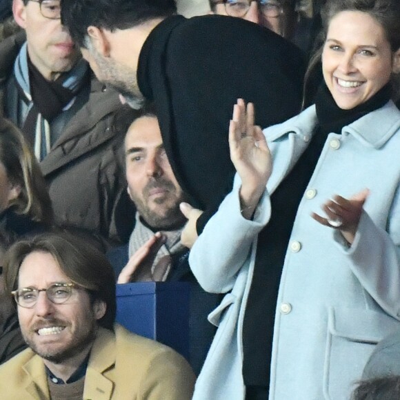 Ophelie Meunier et son mari Mathieu Vergne dans les tribunes du parc des Princes lors du match de football de ligue 1, opposant le Paris Saint-Germain (PSG) contre l'Olympique de Marseille (OM) à Paris, France, le 17 mars 2019. Le PSG a gagné 3-1.