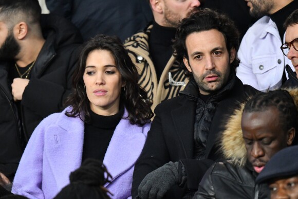 Laurie Cholewa et son mari Greg Levy dans les tribunes du parc des Princes lors du match de football de ligue 1, opposant le Paris Saint-Germain (PSG) contre l'Olympique de Marseille (OM) à Paris, France, le 17 mars 2019. Le PSG a gagné 3-1.