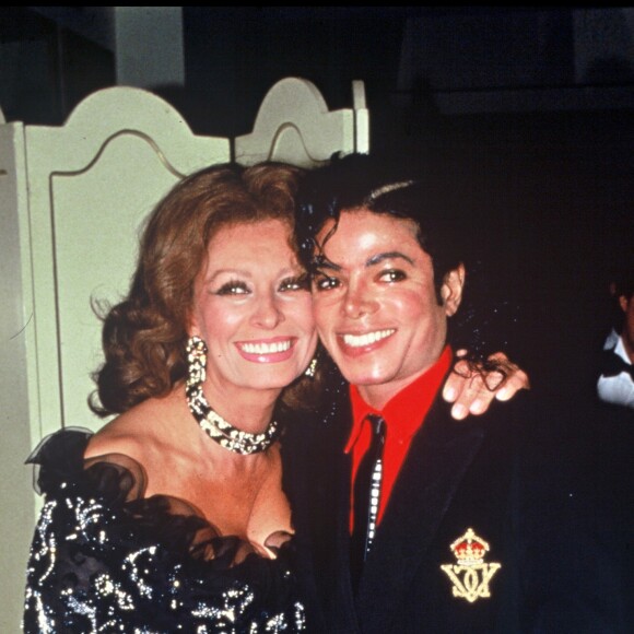 Sophia Loren et Michael Jackson en juin 1987.