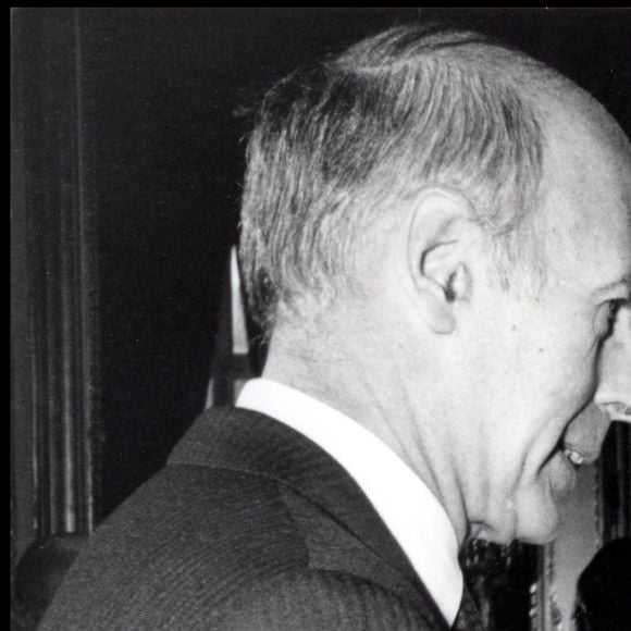 Jacques Chirac, maire de Paris, et sa femme Bernadette, ainsi que le président Valéry Giscard d'Estaing lors de la visite du pape Jean Paul II en 1980.


