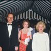 Jacques Chirac, sa femme Bernadette et leur fille Claude lors d'une soirée Vogue en 1985.