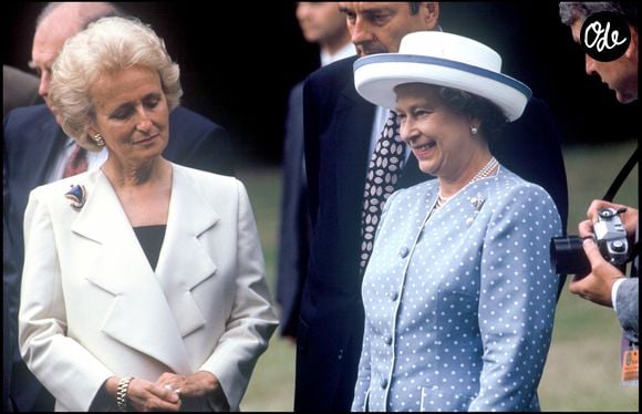 Bernadette Chirac et la reine Elizabeth II à Paris en 1992.