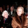 Bernadette Chirac et sa mère au défilé Nina Ricci à Paris en 1995.