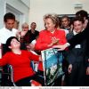 Bernadette Chirac inaugure le pavillon Broca de l'hôpital San Salvador de Hyères, en 1996.