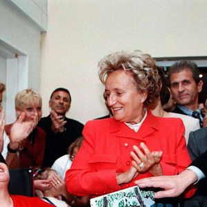 Bernadette Chirac inaugure le pavillon Broca de l'hôpital San Salvador de Hyères, en 1996.