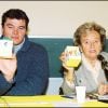 La nouvelle a été annoncé via l'AFP. 

David Douillet et Bernadette Chirac pour l'Opération Pièces Jaunes en 2001.
