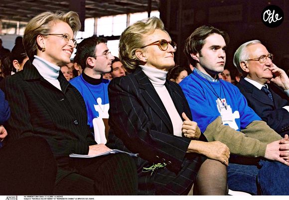 Bernadette Chirac et Michelle Alliot Marie fêtent les 25 ans du RPR en 2001.