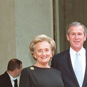 Jacques et Bernadette Chirac avec le président américain George W. Bush et sa femme à l'Elysée en 2002.