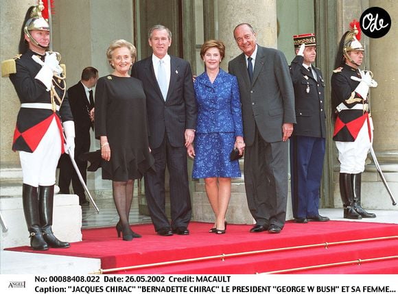 Jacques et Bernadette Chirac avec le président américain George W. Bush et sa femme à l'Elysée en 2002.