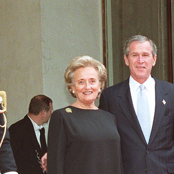 Jacques et Bernadette Chirac avec le président américain George W. Bush et sa femme à l'Elysée en 2002.