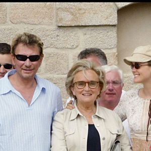 Jean-Claude Camus, Johnny Hallyday et sa femme Laeticia, Bernadette Chirac, Line Renaud à Sarran, en 2003.