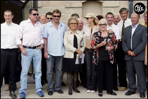 Jean-Claude Camus, Johnny Hallyday et sa femme Laeticia, Bernadette Chirac, Line Renaud à Sarran, en 2003.