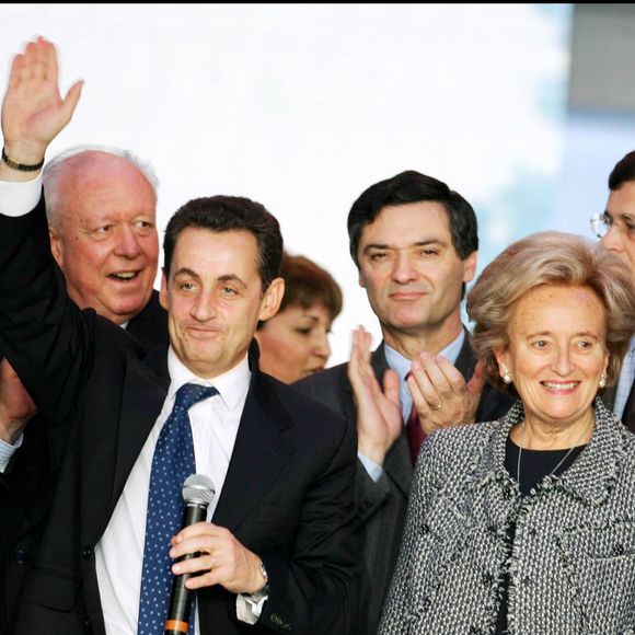 Bernadette Chirac avec Nicolas Sarkozy, lors de son élection à la tête de l'UMP en 2004.