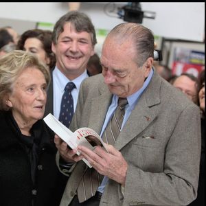 Bernadette et Jacques Chirac avec François Hollande à la Foire du livre de Brive-la-Gaillarde en 2009.