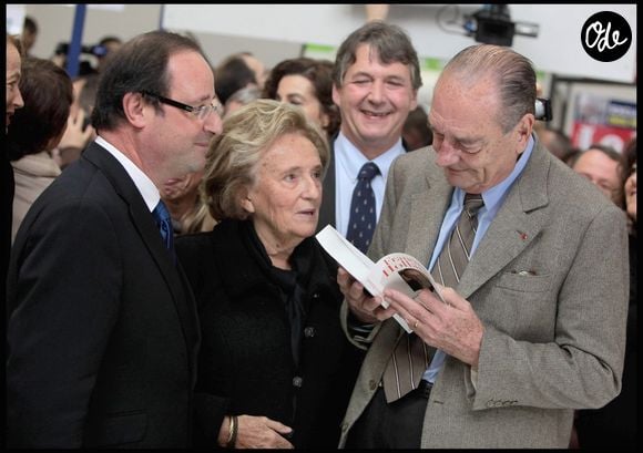 Bernadette et Jacques Chirac avec François Hollande à la Foire du livre de Brive-la-Gaillarde en 2009.