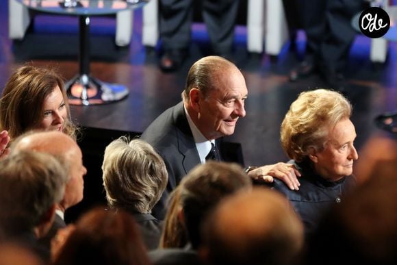 Nous adressons toutes nos condoléances à sa famille. 

Valerie Trierweiler, Jacques et Bernadette Chirac - Cérémonie de remise du Prix pour la prévention des conflits de la Fondation Chirac au Musée du quai Branly. Paris, le 21 Novembre 2013